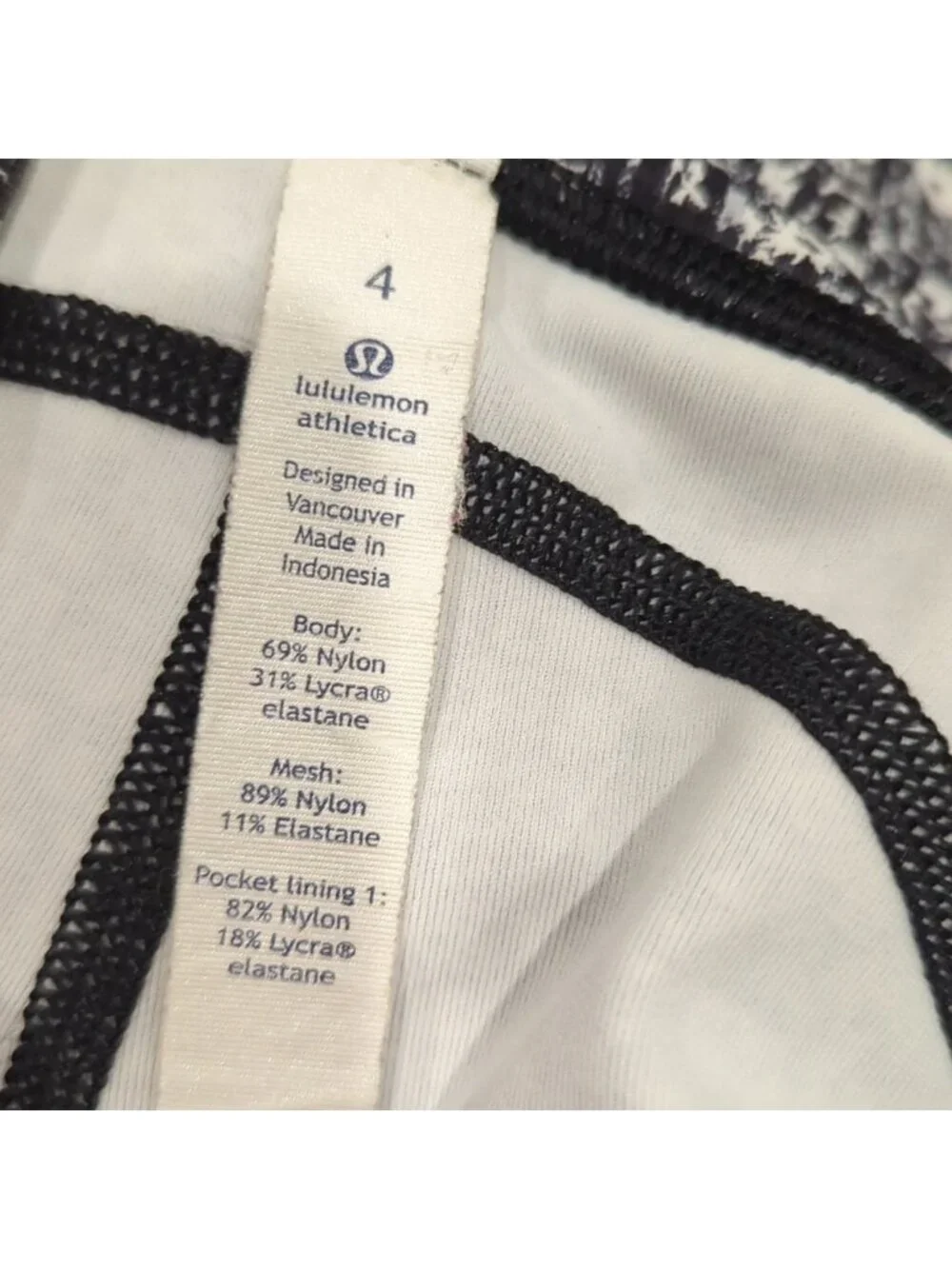 Lululemon Sole Training Crop Daisy Dust Alpine White Black / Black
